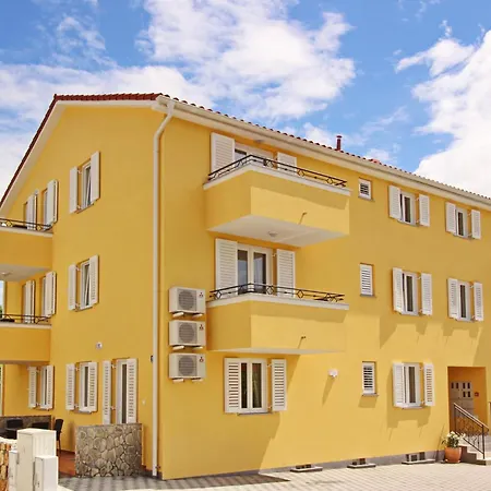 In Mit Gemeinsamem Pool Und Grill By Interhome Apartman *