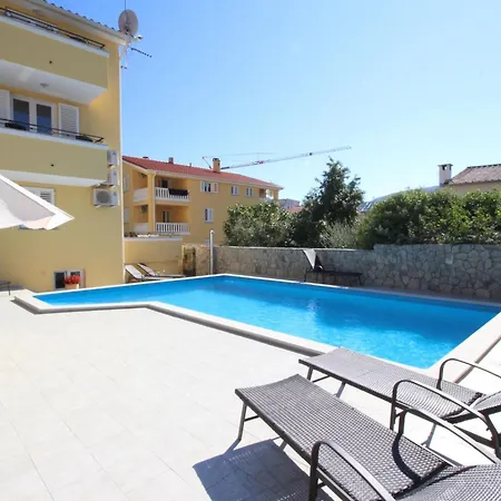 In Mit Gemeinsamem Pool Und Grill By Interhome Baška