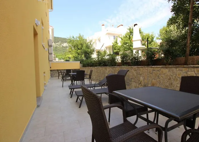 In Mit Gemeinsamem Pool Und Grill By Interhome *