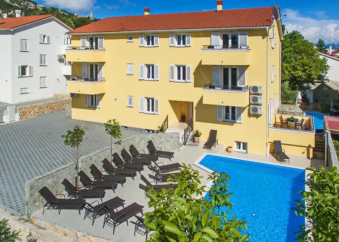 In Mit Gemeinsamem Pool Und Grill By Interhome