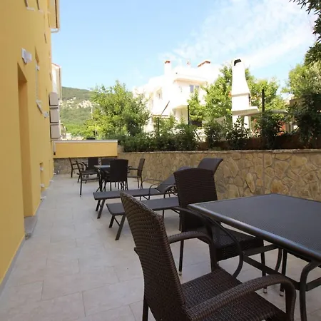 In Mit Gemeinsamem Pool Und Grill By Interhome *