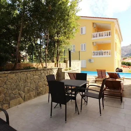 In Mit Gemeinsamem Pool Und Grill By Interhome * Башка