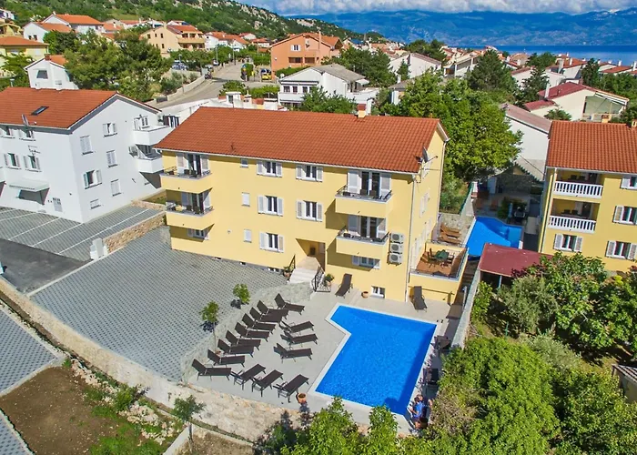 In Mit Gemeinsamem Pool Und Grill By Interhome *
