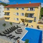 In Mit Gemeinsamem Pool Und Grill By Interhome Appartamento