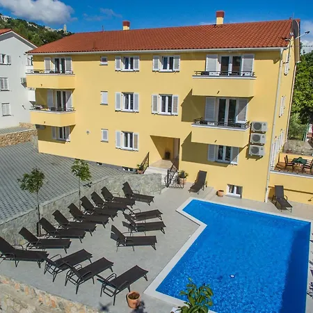 In Mit Gemeinsamem Pool Und Grill By Interhome شقة